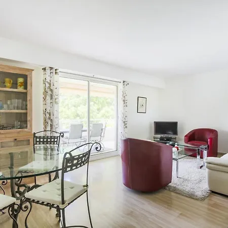 Beau T3 Dans De Standing Avec Piscine Apartamento Mandelieu